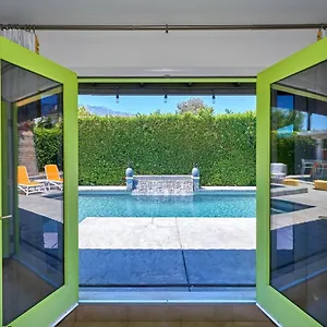  Holiday home Pineapple Splash! Complete Privacy! Salt Pool!